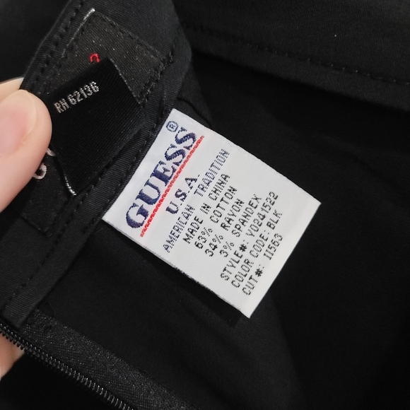 GUESS Embroidered Pencil Skirt โ Floral, Side Slits, Zip Back โ EUC โ Size 2 - Picture 11 of 16